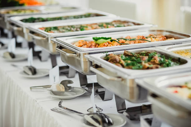 Rijkelijk buffet van Kok aan Huis voor gasten in een vakantiewoning
